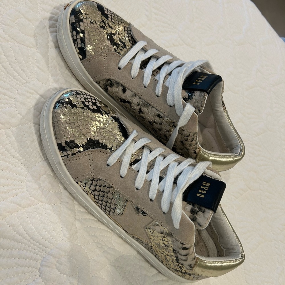 Steve Madden Cream and Gold Snake Print Sneakers
